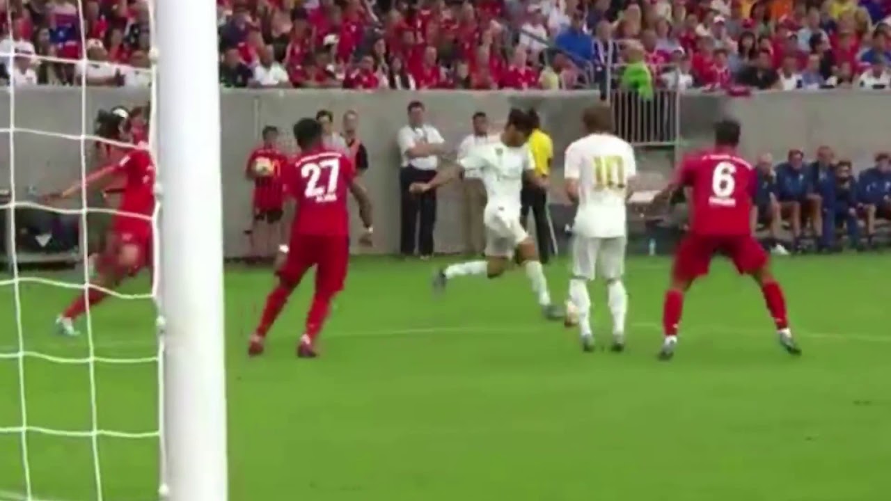 Benzema open goal miss vs Bayern Munchen