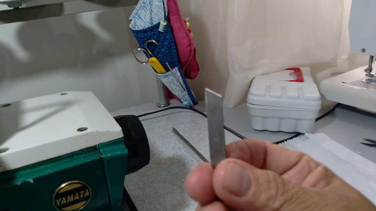 Como trocar a faca da overlock GN6-3 yamata.