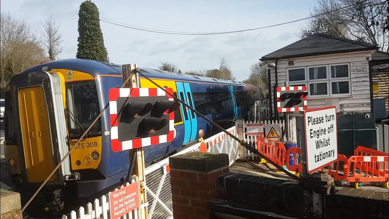 East Farleigh Level Crossing: Last Ever Recorded Closure With Manual Gates