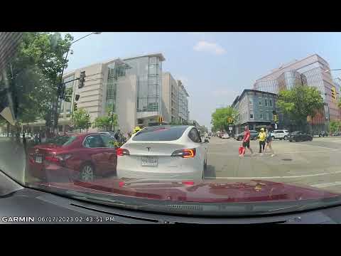 Asshole Texas Tesla Drives into Pedestrians Attending AwesomeCon after ignoring traffic cops