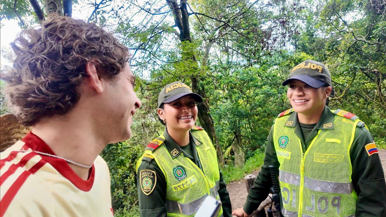 Des POLICIÈRES me DRAGUENT en Colombie (oui, tu as bien lu) 🇨🇴