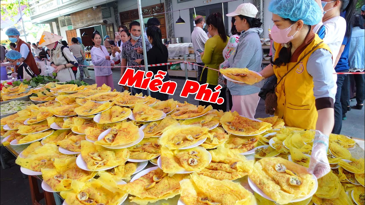 Lễ Phật Đản đãi bánh xéo ăn xả láng miễn phí 2 ngày tại Sài Gòn