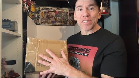 Monday mystery reveal! Unboxing a very rare transformers Generation one boxed variant. Guess who G1?