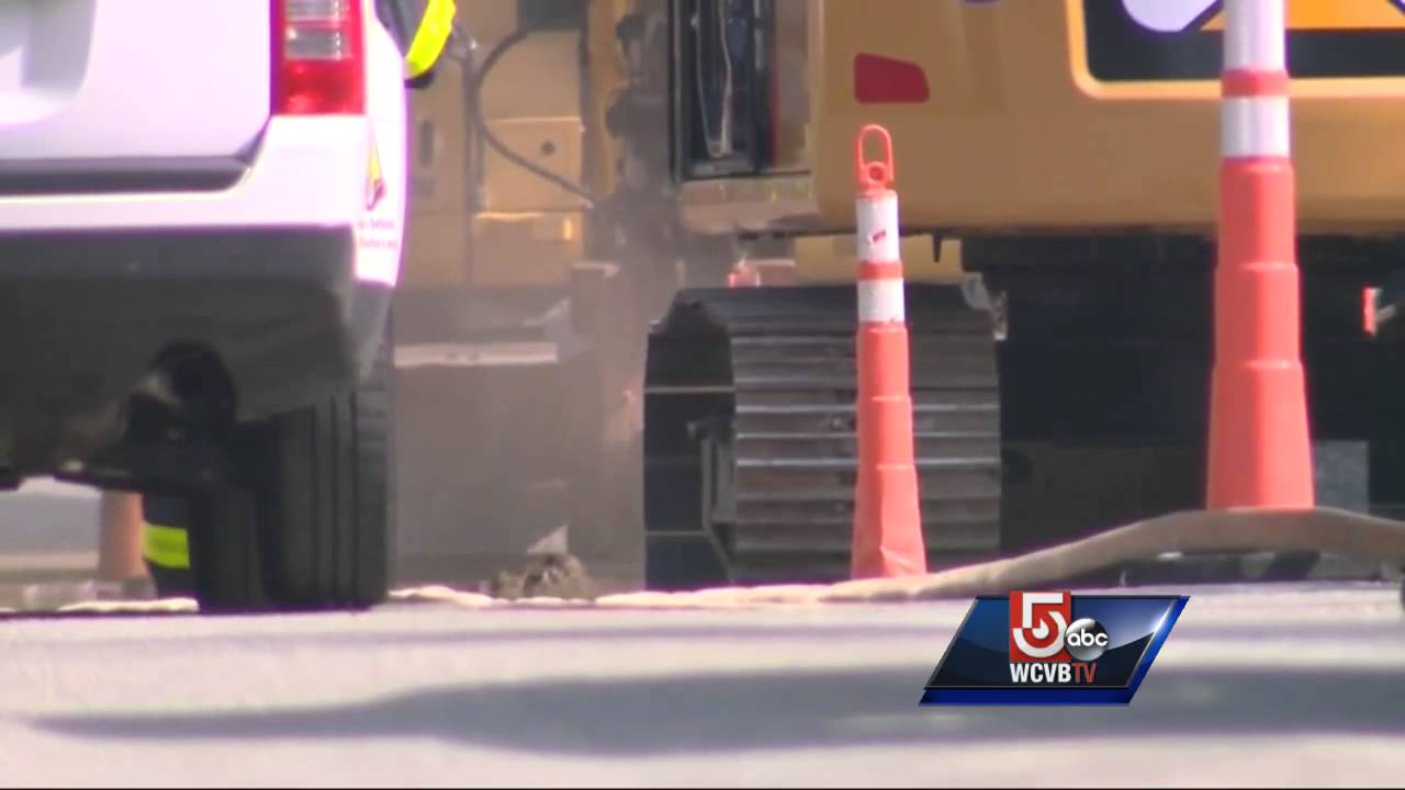 Gas leak forces evacuations in Reading - YouTube
