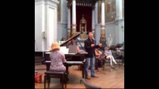 Bubuy Bulan gezongen door Rui Suprihadi in de Duif kerk Amsterdam
