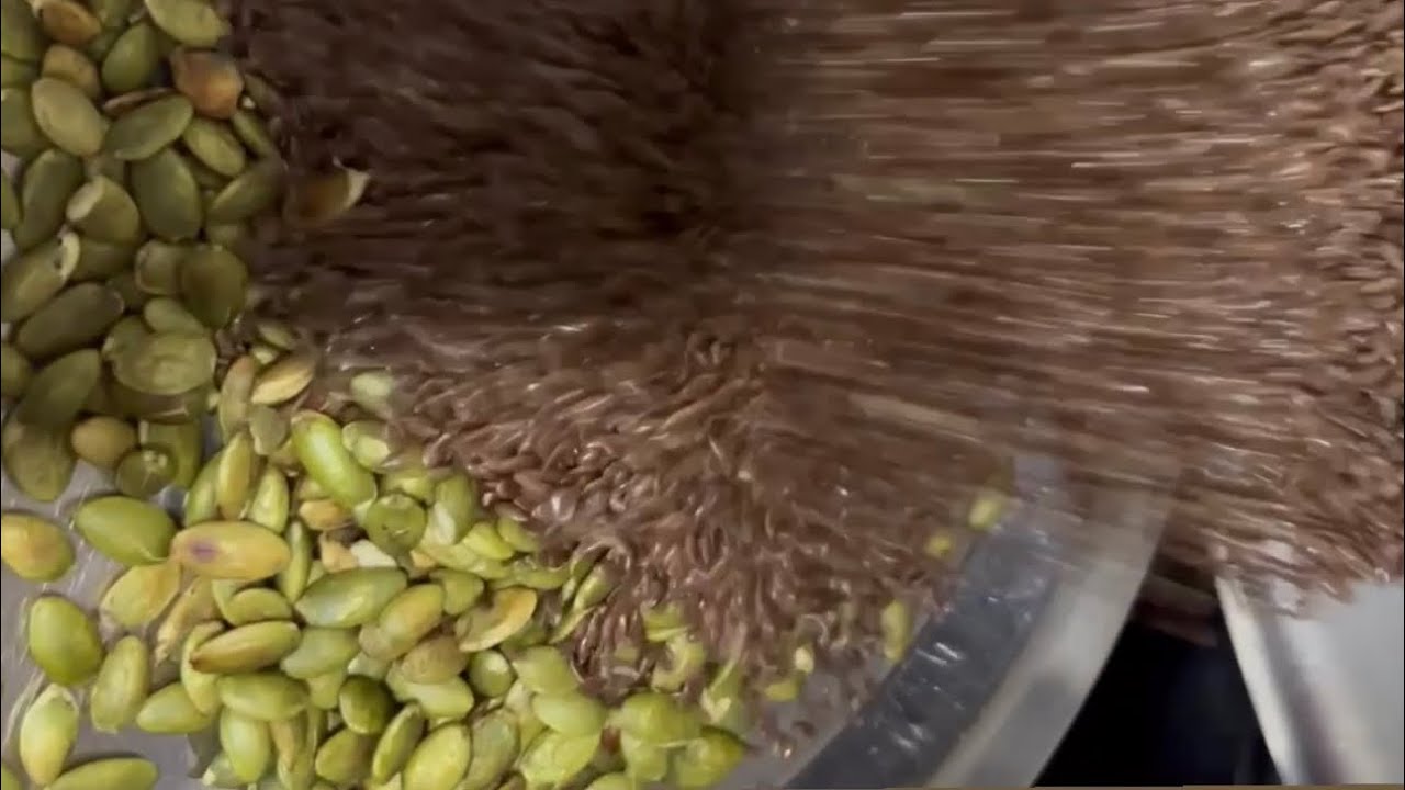 జుట్టు రాలకుండా, స్కిన్ బాగుండాలి అన్న ఒక్క సారి గుమ్మడి గింజలు ఇంకా నువ్వుల తో ఇలా పొడి చేయండి 