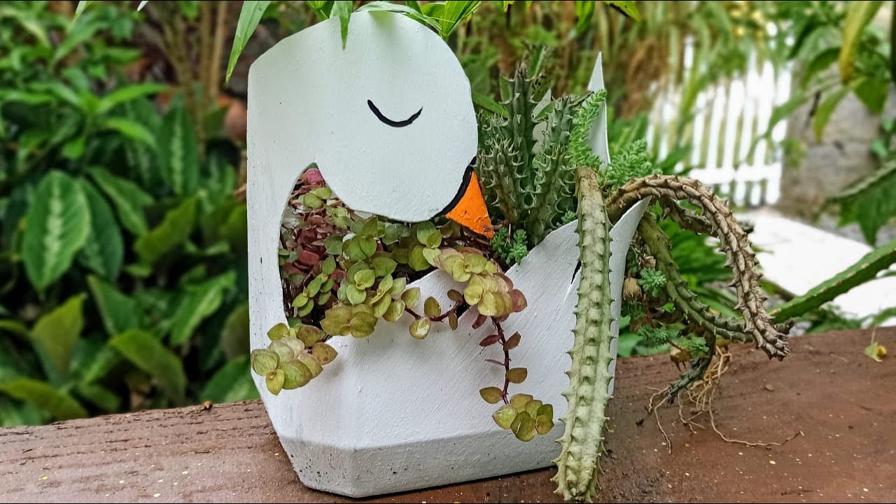 como-fazer-vaso-de-embalagem-de-amaciante-cisne-cachepot-de-garrafa