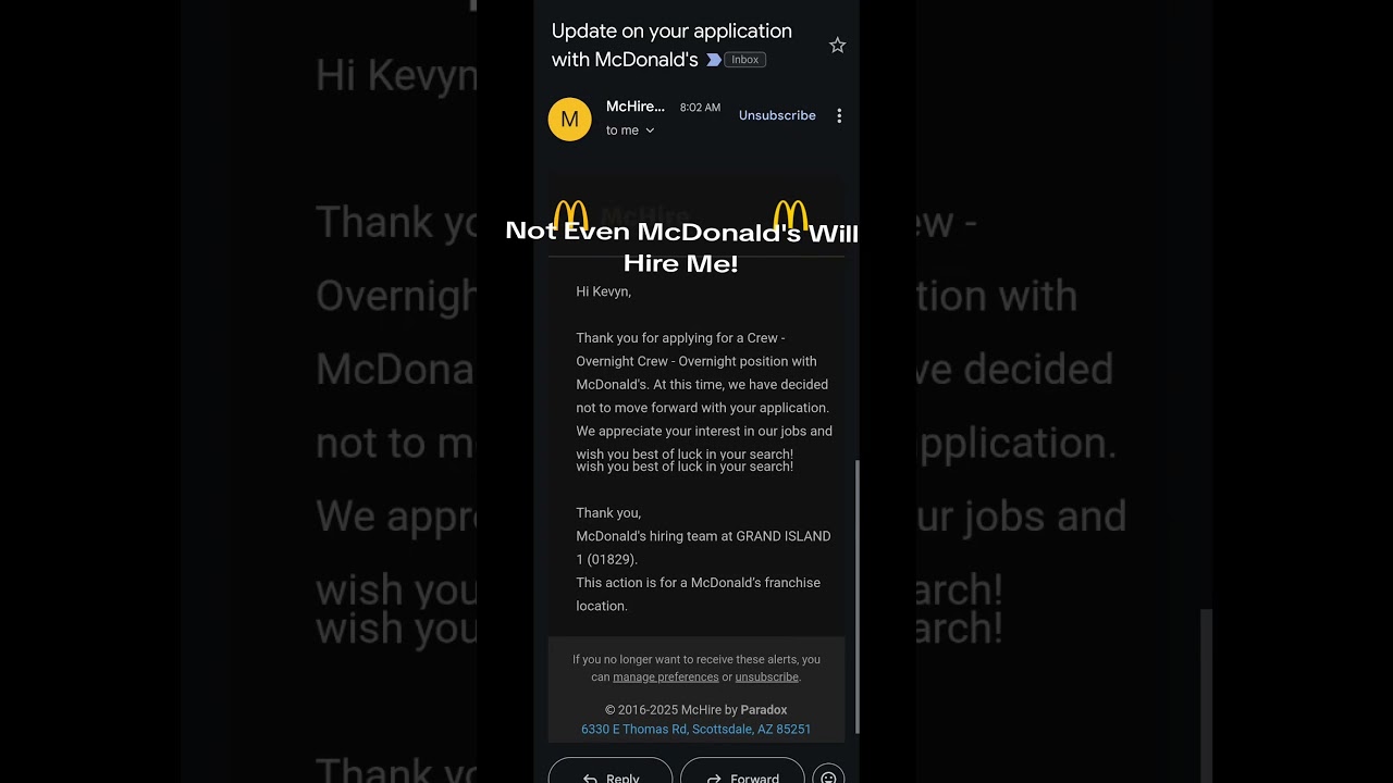 Даже «Макдоналдс» меня не возьмет на работу.