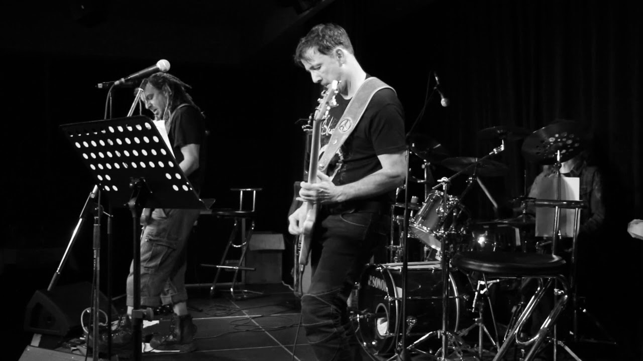 Plattengott: Monomann im Central Cabaret Leipzig