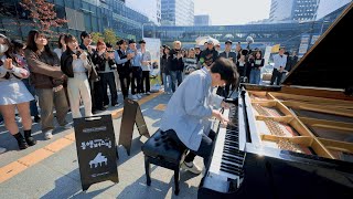 Look at the people around him, they were astonished! Amazing Pirates of the Caribbean by Piano by Daily Busking 227,362 views 6 months ago 2 minutes, 17 seconds