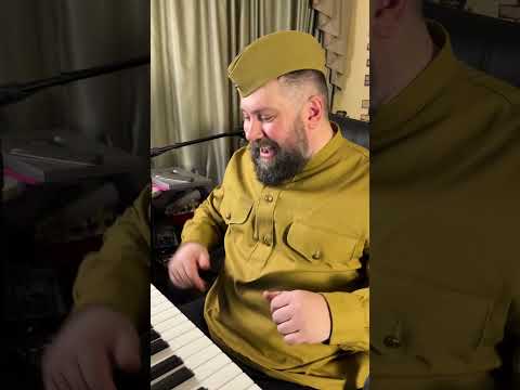 Смуглянка на пианино