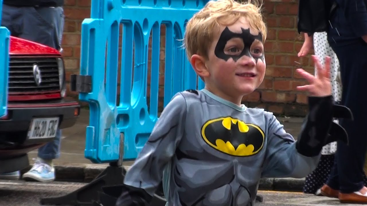 Wilton Way Street Party Hackney 2016 - Red Arrows Fly By - Batman Goes Bonkers