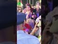 مزالة فميكتها بغى إدخل المنصة ومخلاهش الآمن هو اجبد نوكيا بيل وبدا يصوني على البوليس 19 مزالة فميكتها بغى إدخل المنصة ومخلاهش الآمن هو اجبد نوكيا بيل وبدا يصوني على البوليس 19