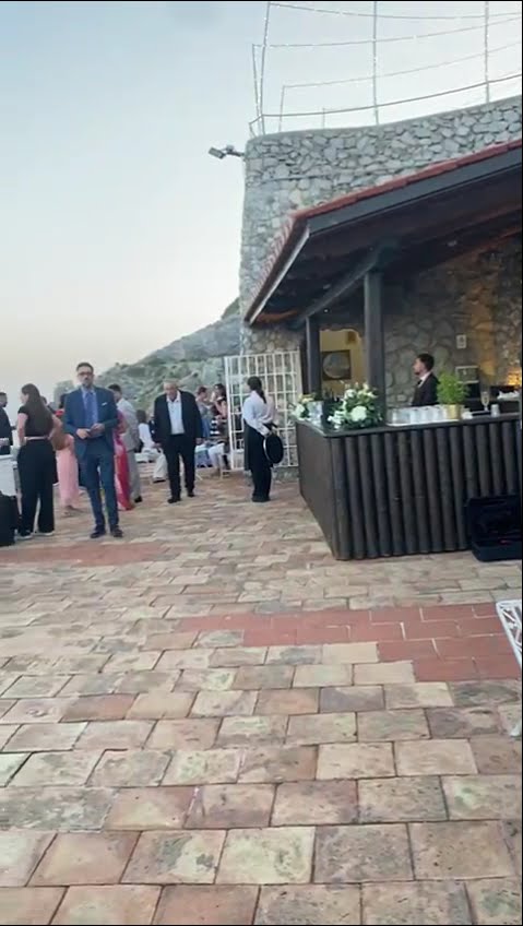 Guarda Stefano suonare