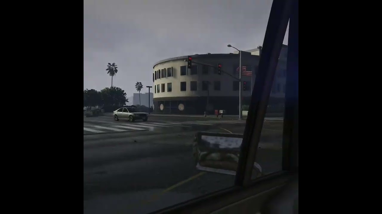 Who else drives SUPER careful past police stations? 👮‍♂️ - GTA5