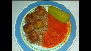 Фрикадельки с гречкой  с соусом..