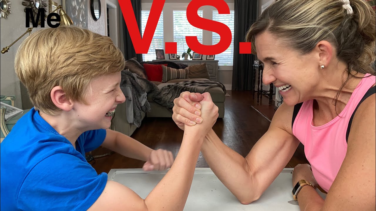 Arm Wrestle!💪 🏽( Strongest Mom ever!😱 🤕) - YouTube.