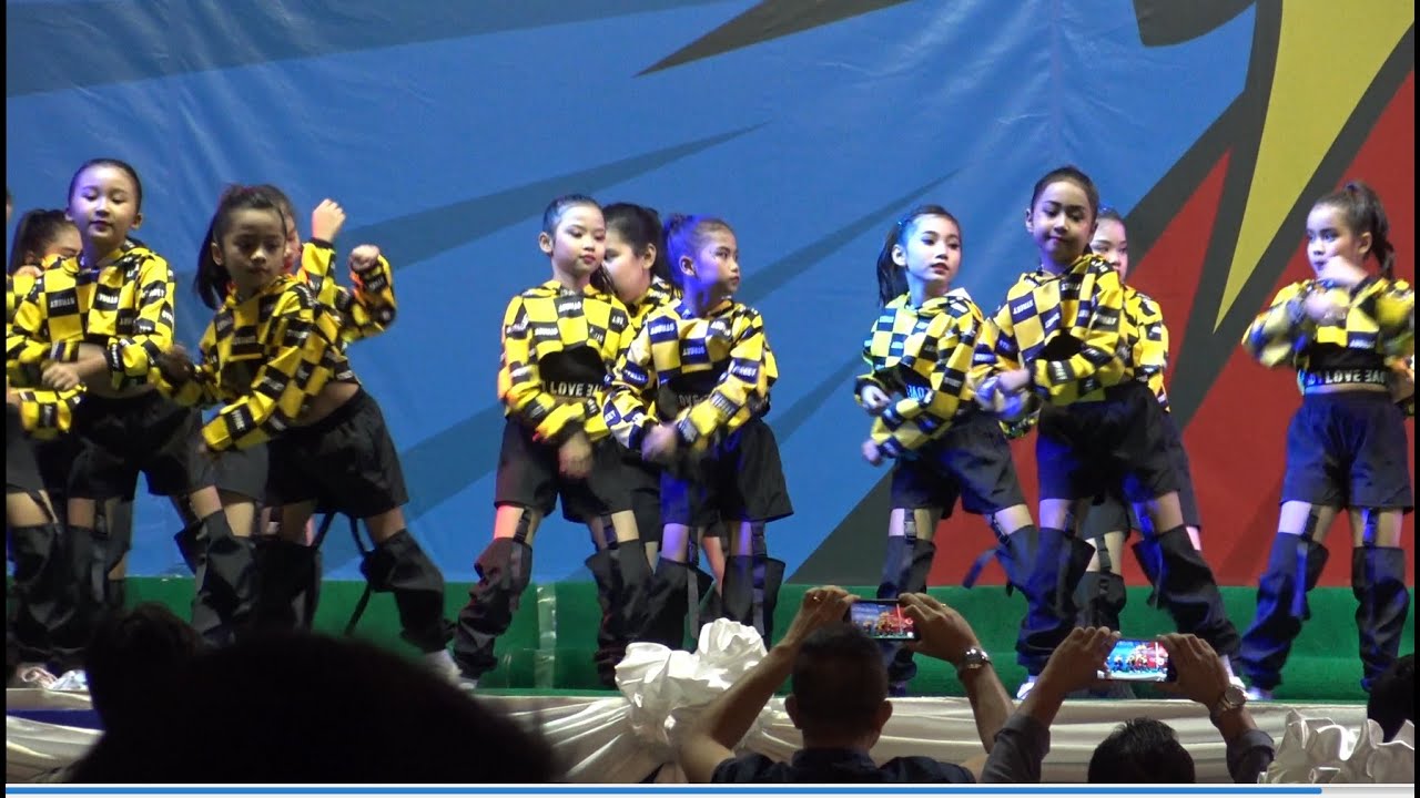 การแสดงชั้นป3 ร้อยดวงใจ เปรมฤทัยเป็นหนี่งเดียว 2562