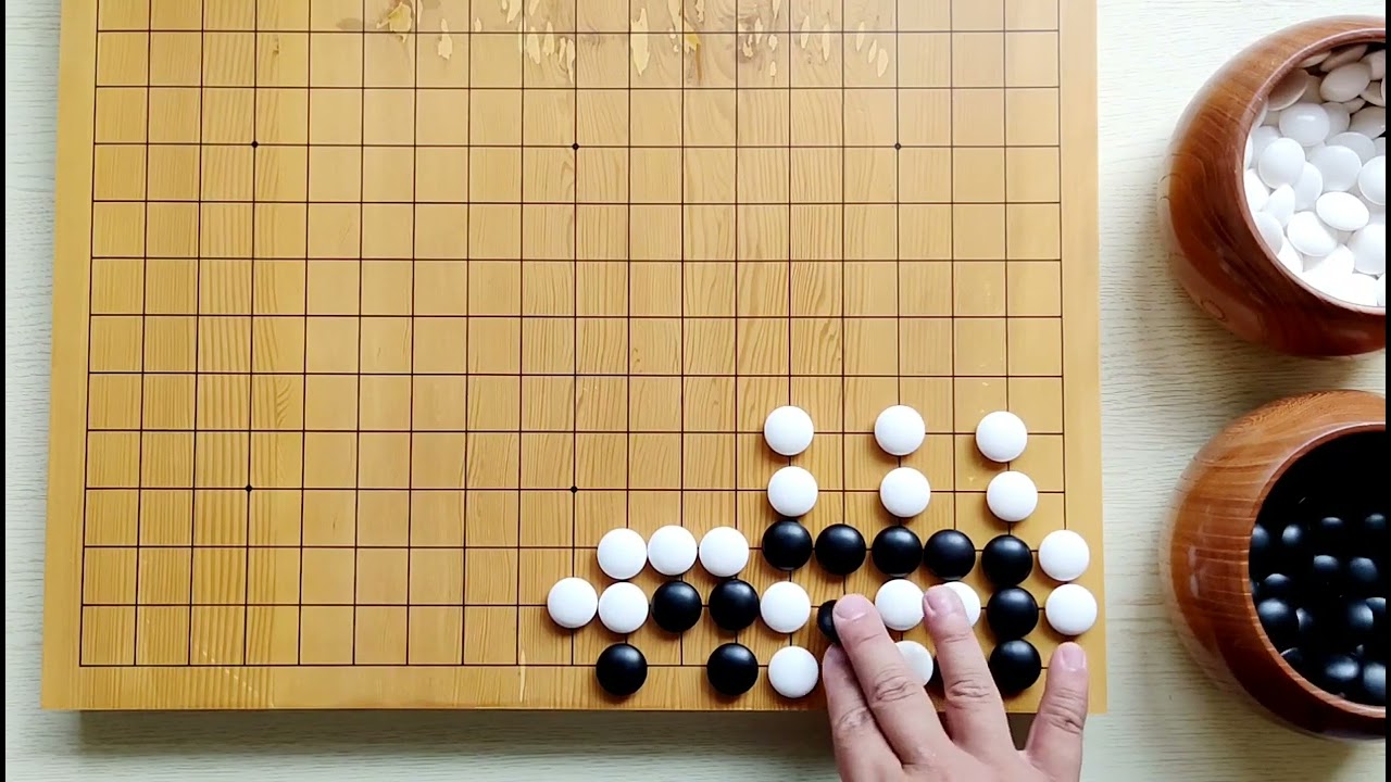 围棋：有接不归，白棋没机会点弯三；做胀牯牛，白棋弄不成刀把五