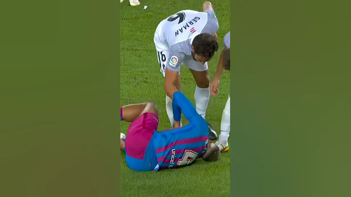 Eric Garcia defending Araujo