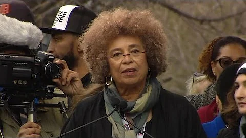Watch legendary activist Angela Davis rally Women'...