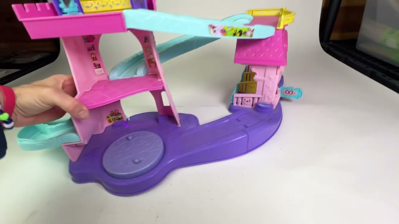 Demonstration of the Fisher-Price Little People Princess Castle Klip Klop
