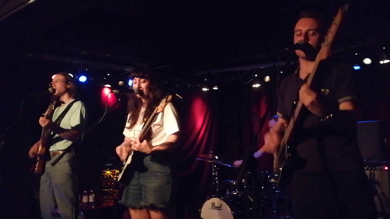 The Beths@Gleis 22 (Uptown Girl)