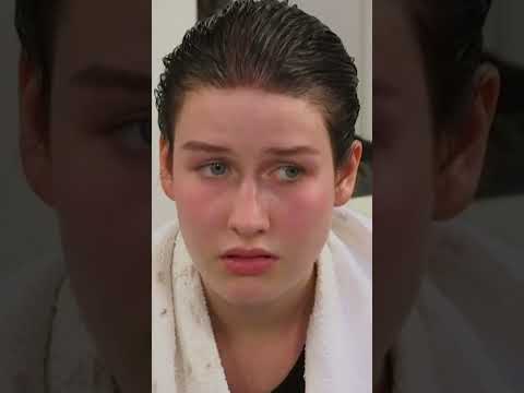 Video: Dunkel gefärbtes Haar vor dem Verblassen bewahren – wikiHow
