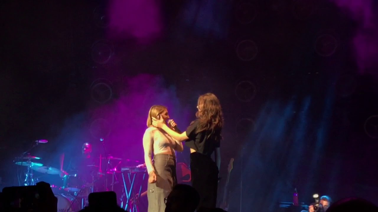 Julia Michaels & Hailee Steinfeld, Love Myself - Live at Flicker World Tour at 02 Academy Brixton 2