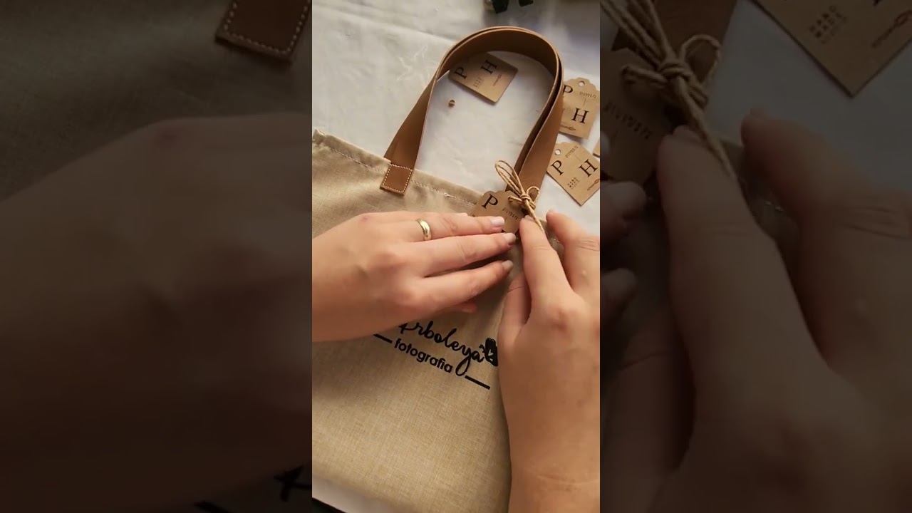 Ecobags em linho com alça em courino. @phartegaleria
