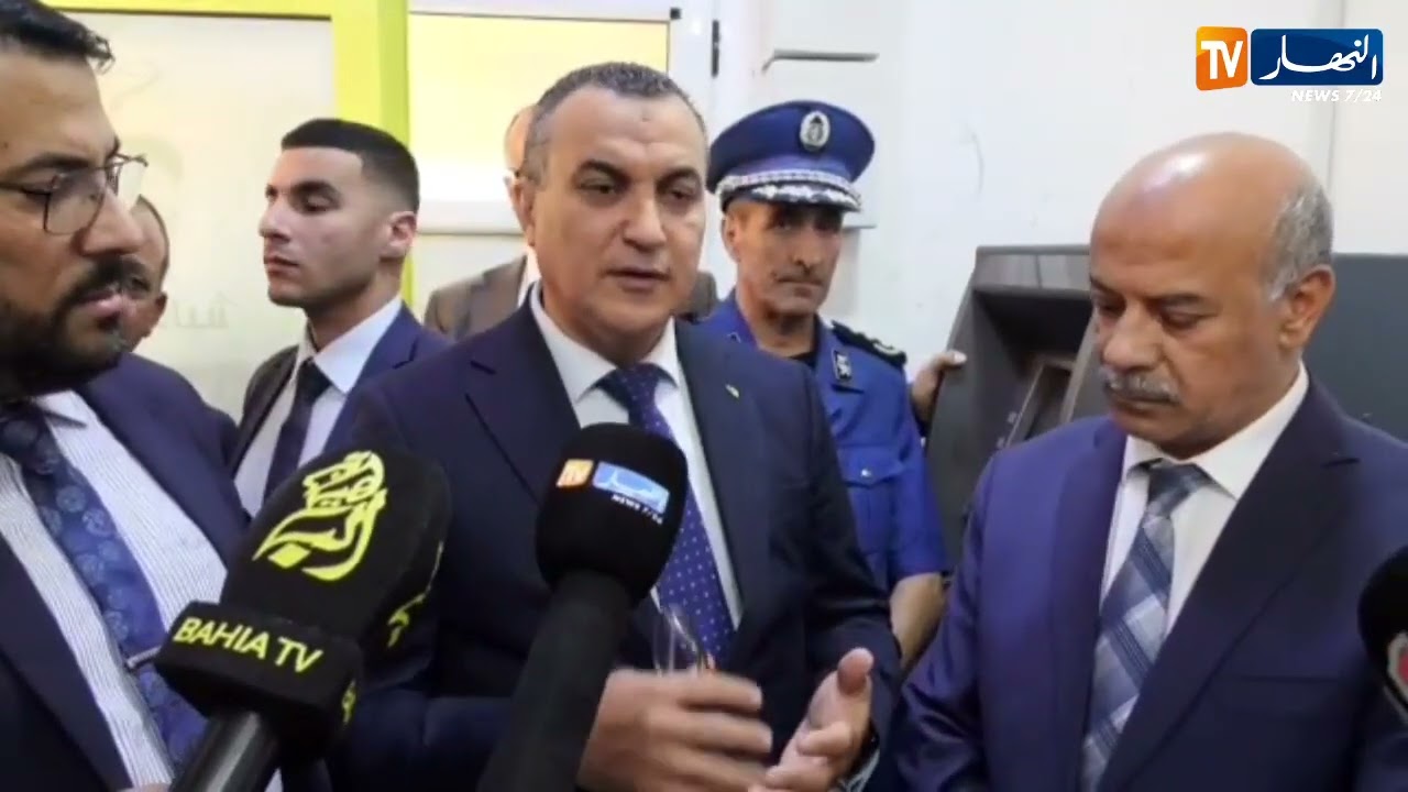 البيض /  وزير البريد..صرافات آلية بتقنية حديثة و تطبيقات و بطاقات للطلبة و الزبائن هو جديد القطاع