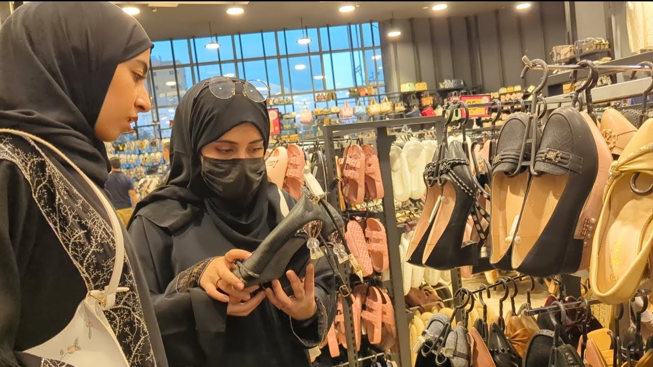 موقف مضحك صار معنا 😅😅😅 ( جوله في أسواق جدة )