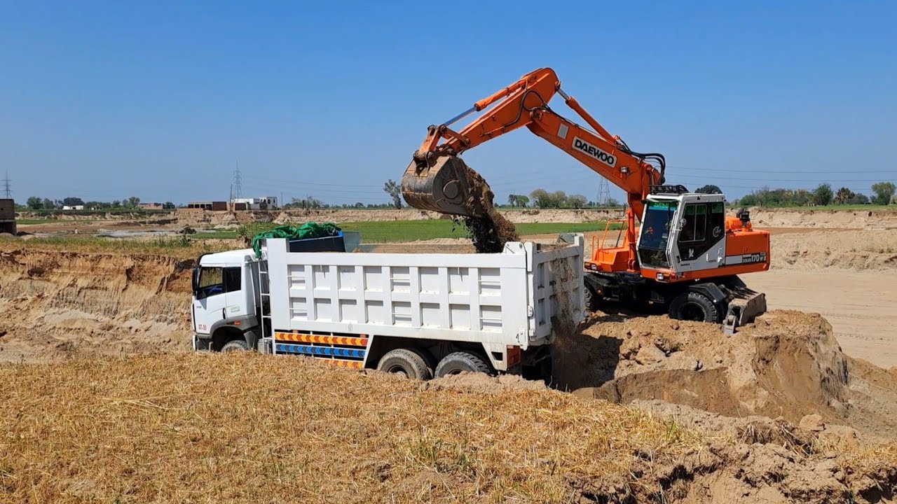 Fully Loading JCB Machine Loading Mud in Truck |Mega JCB Excavator fully Loading Mud ...