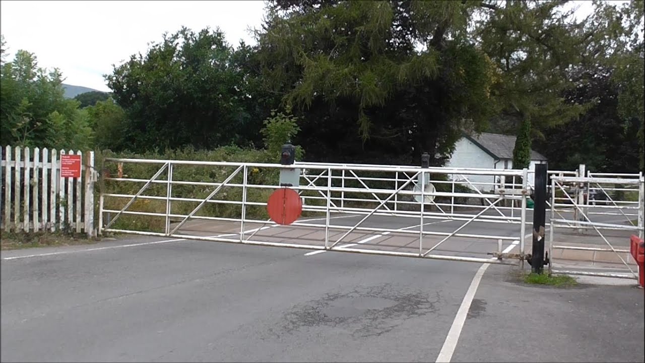 Tal y Cafn Level Crossing