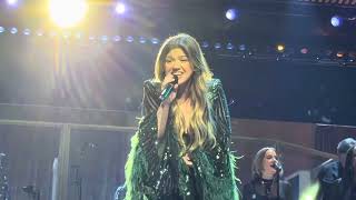 Underneath the Tree - Kelly Clarkson Las Vegas 