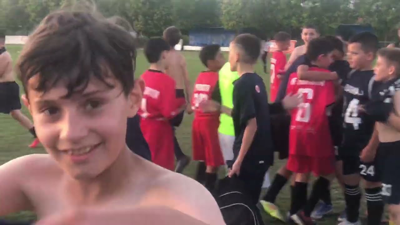 Momenti kur ekipi i Lezha A (Shenkolli) marrin 🥇 dhe Kupen