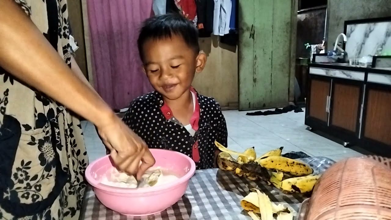 GORENG PISANG (MAS ARYAN BANTUIN MAMA GORENG PISANG 