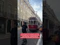 Ref:TTOZbC6AA5U Un accident mortel de funiculaire  lisbonne. le portugal dcrte une journe de deuil national.