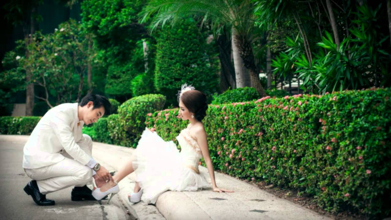 Father giving away bride speech image