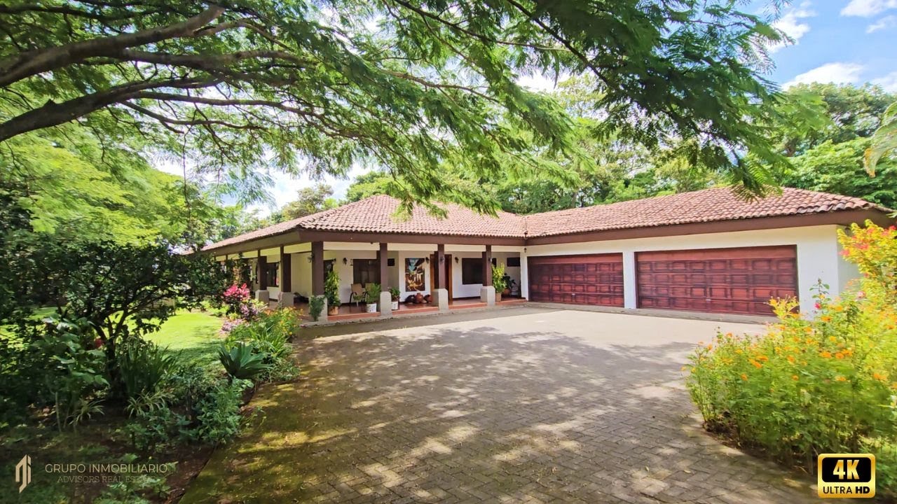 Se Vende Casa con Piscina y Terreno de 4.074 m² en Río Oro Santa Ana $875.000