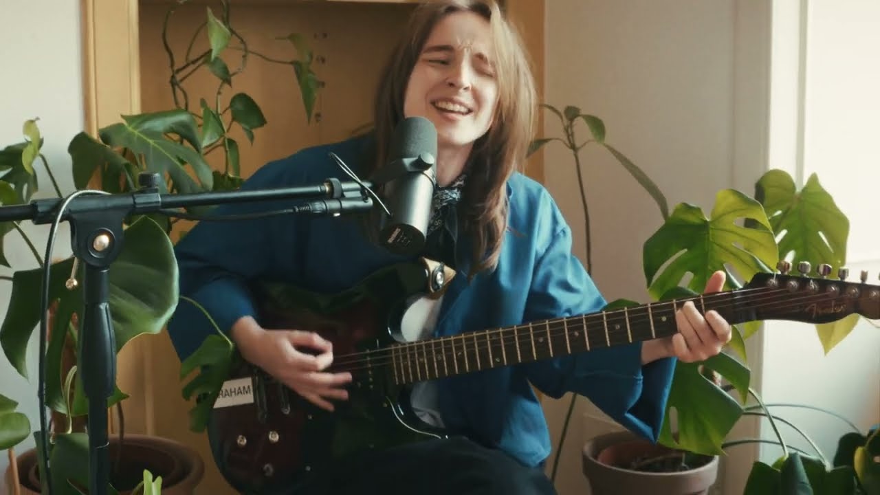 Zoe Graham - Push and Pull (live session) adlı videoyu YouTube'da izle Zoe Graham - Push and Pull (live session) adlı videoyu YouTube'da izle