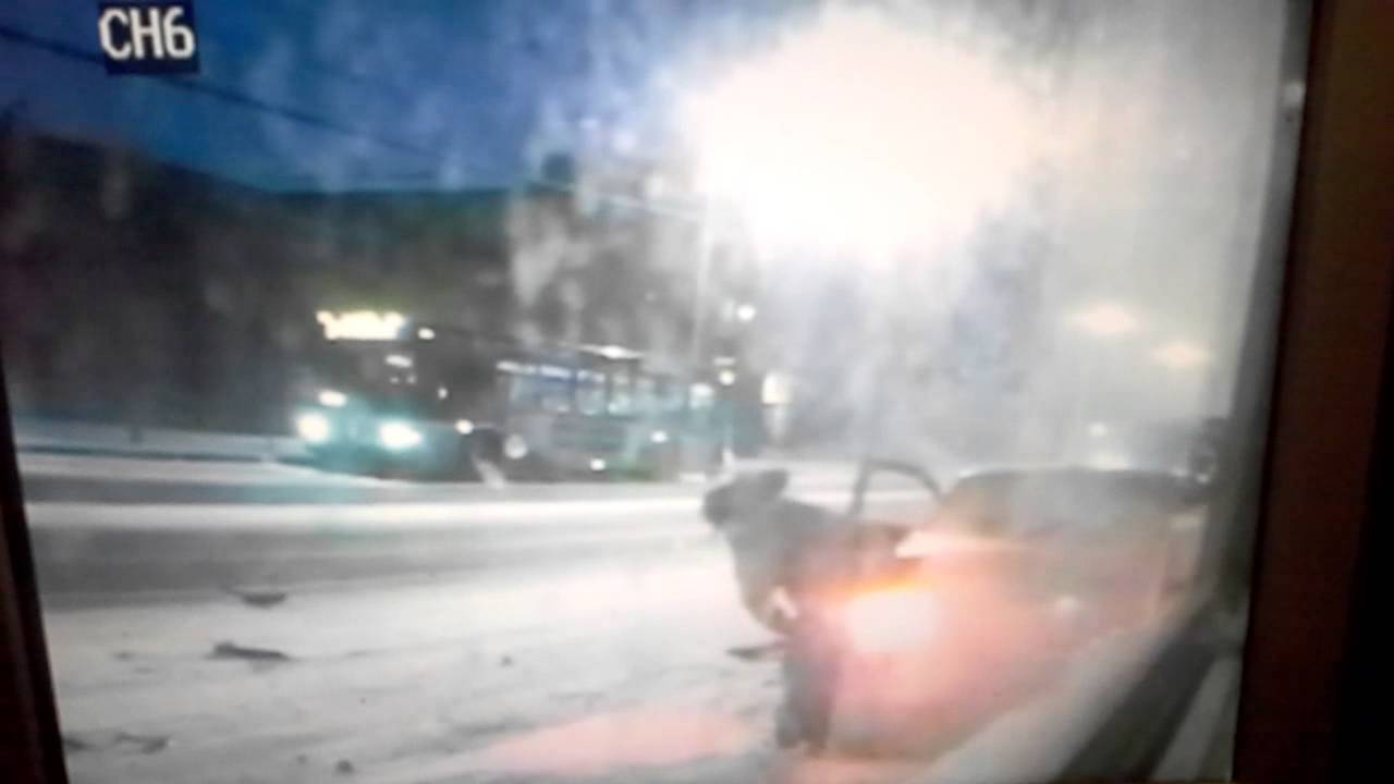 970/972 Lyell Ave. Car hits building part 2 YouTube