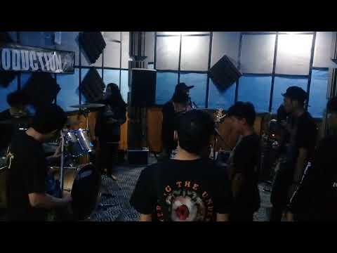 Mephitic Blood Berlumur darah