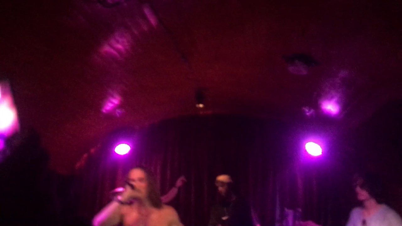 Felly preforming "This Shit Comes in Waves" Live in Philly