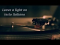 Tom Walker - Leave a light on - Testo italiano