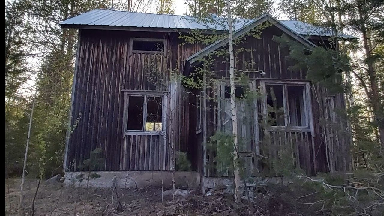 Urbex Yllättävän hyväkuntoinen hylätty pirtti keskellä ei mitään.