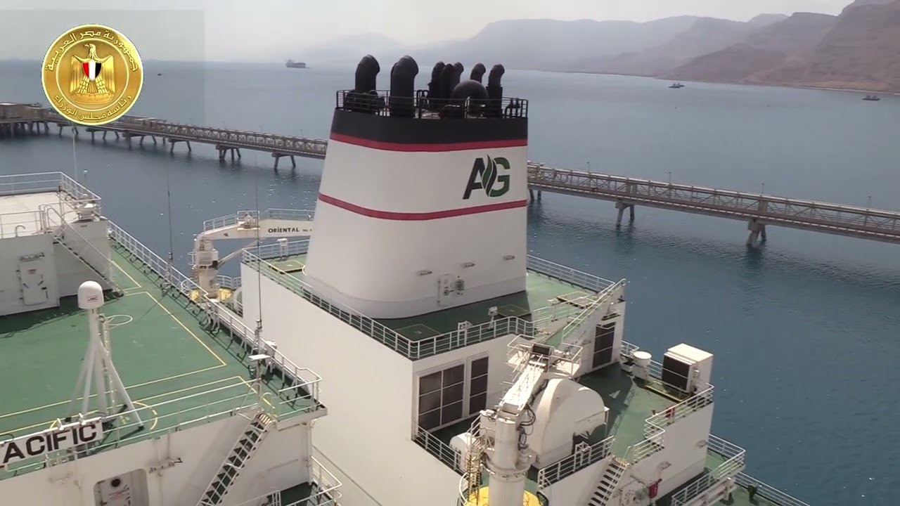 رئيس الوزراء يتفقد محطة تداول وتخزين المنتجات البترولية والغاز الطبيعي المسال بميناء سوميد