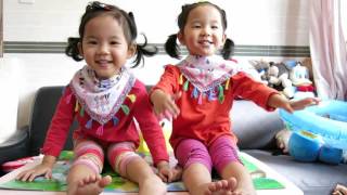 Aliza & Naomi 2015101502 -