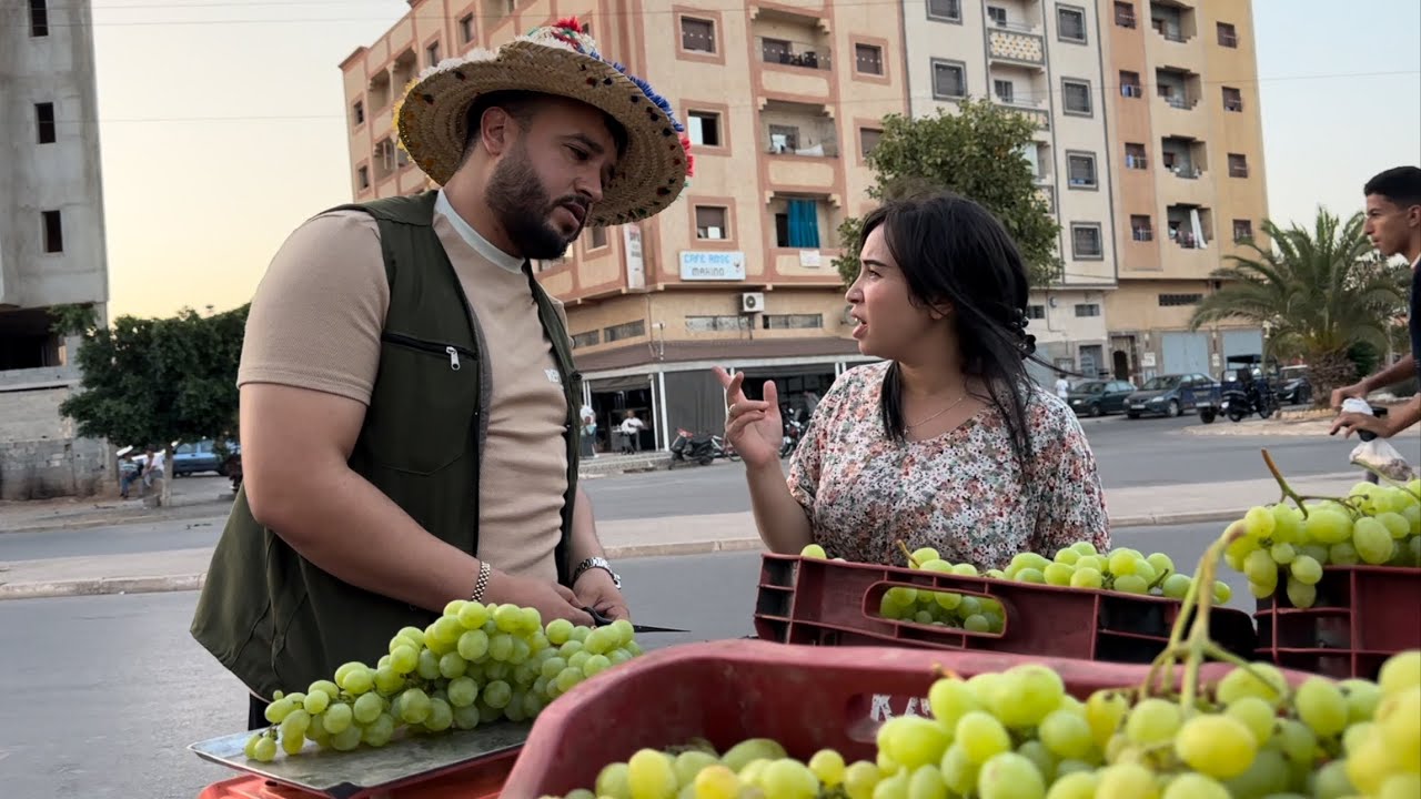 فيلم قصير: احتقرته لأنه بائع الفواكه… ولكن في الأخير شاهد النهاية…
