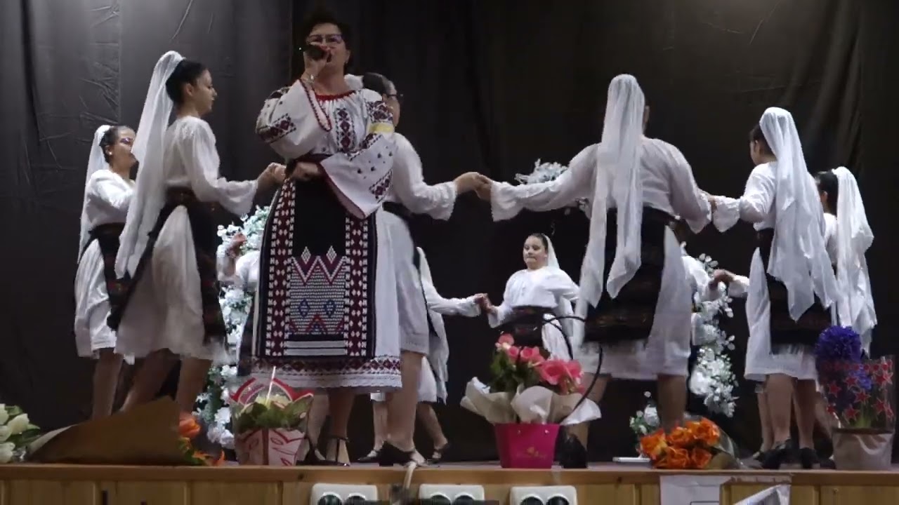 La multi ani, zile senine!  Simona Dumitru si Ansamblul Hora Cazacenilor